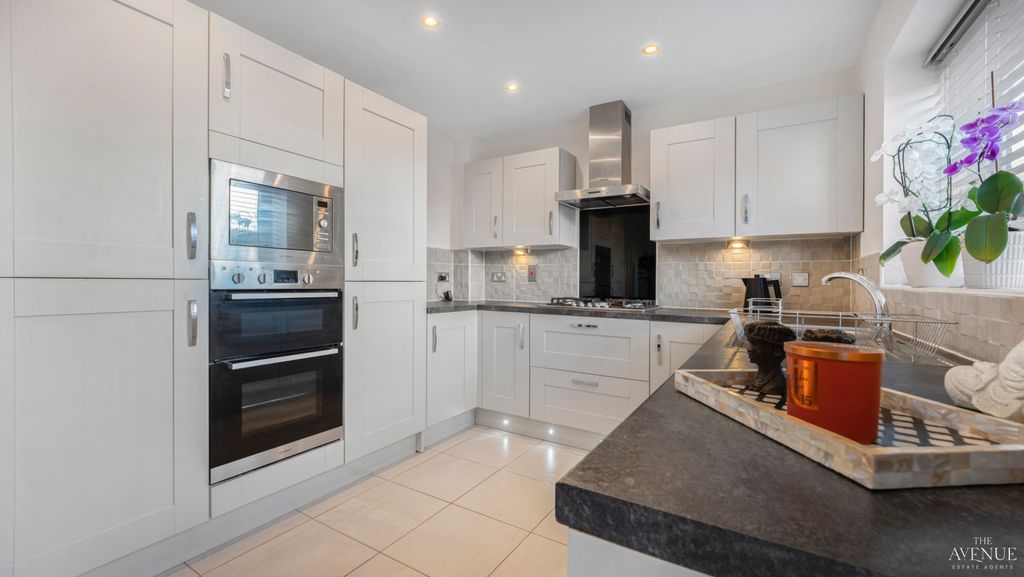 Property photo 2 of 19 4849564