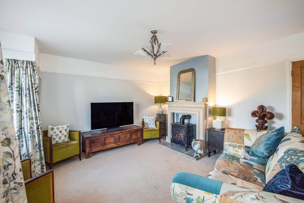 Property photo 3 of 28