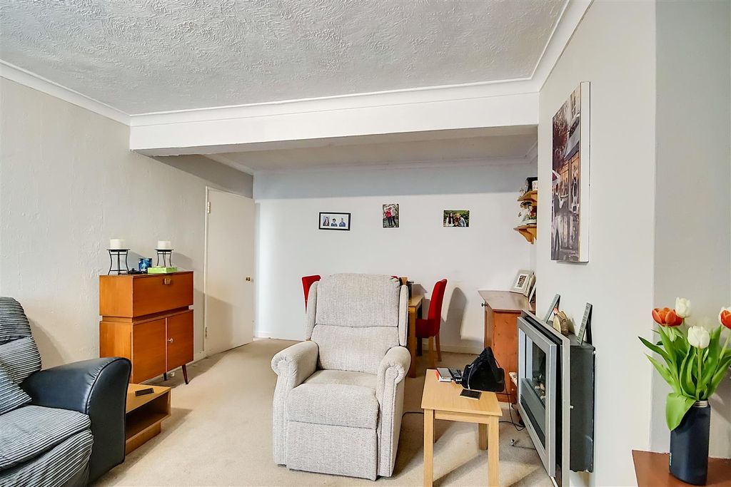 Property photo 3 of 7 Img_2069-Img_2071.Jpg