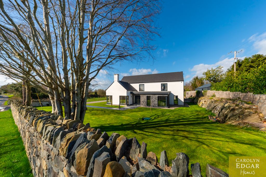 Property photo 3 of 76 007
