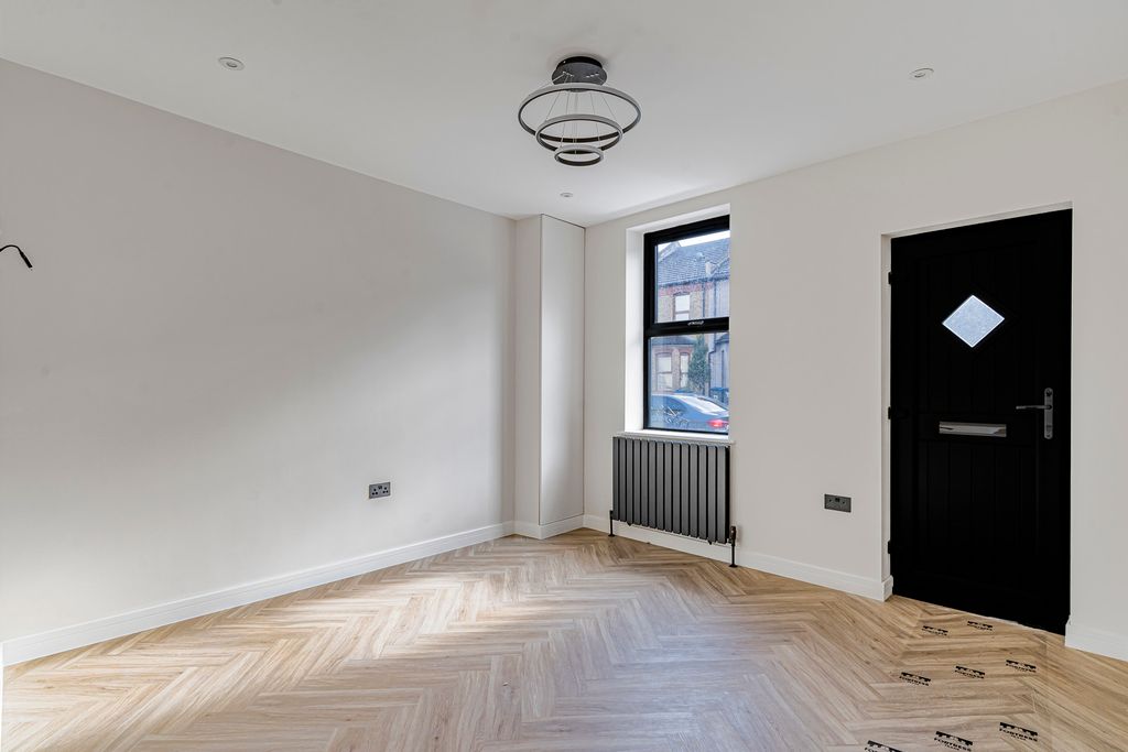 Property photo 3 of 31 Reception Room