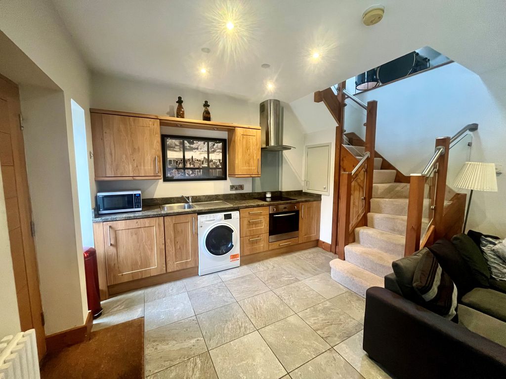 Property photo 2 of 21