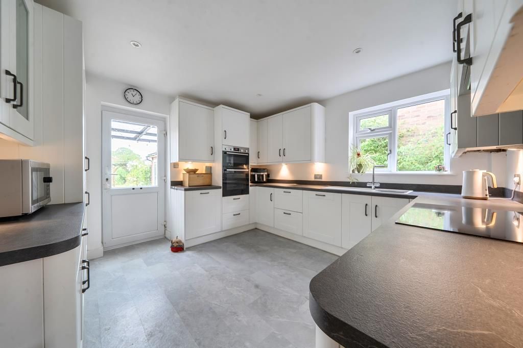 Property photo 3 of 19 Kitchen