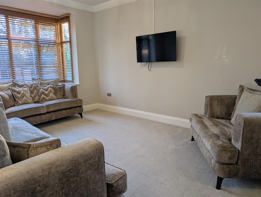 Property photo 2 of 12 Lounge/Diner