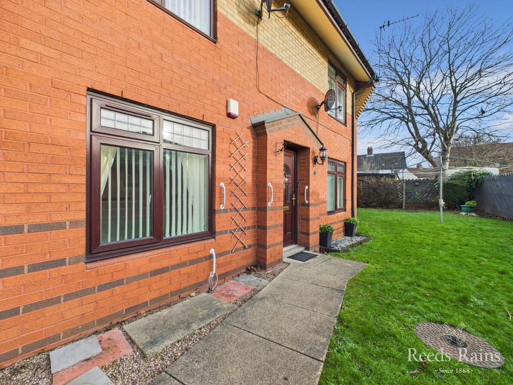 Property photo 1 of 17 Outside