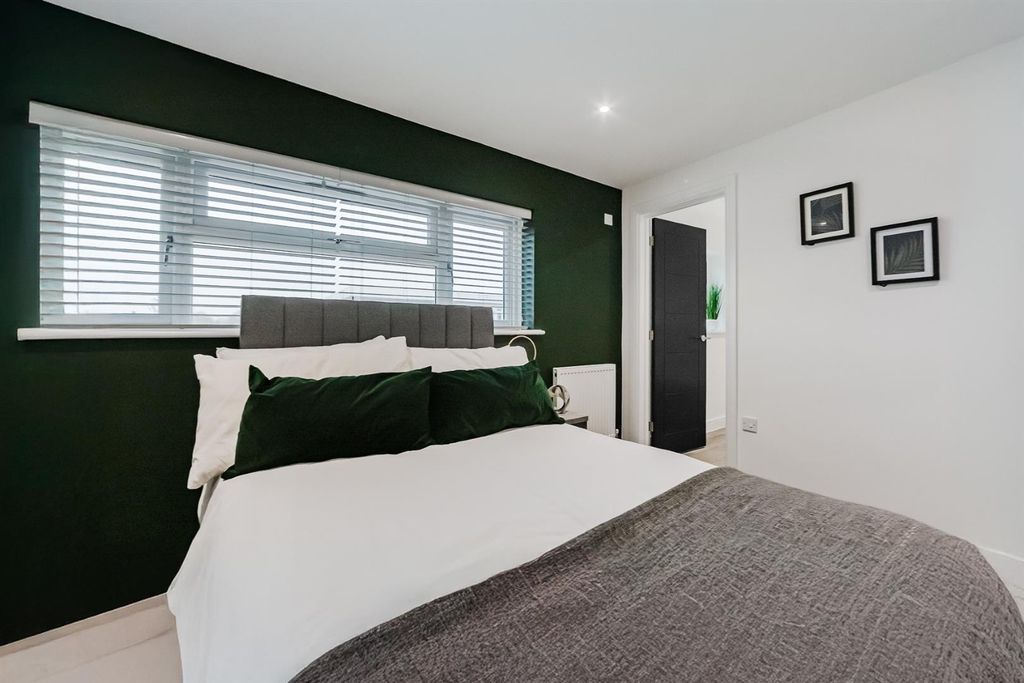 Property photo 3 of 10 Rm4_Img-31.Jpg