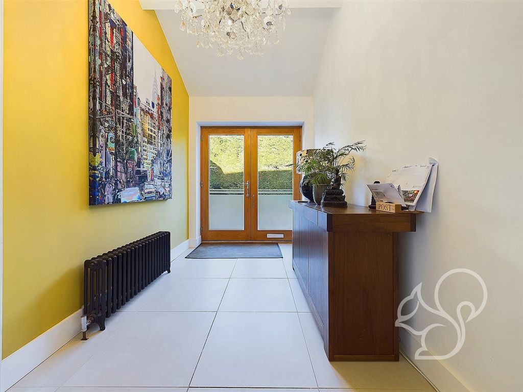 Property photo 2 of 36 Entrance Hall