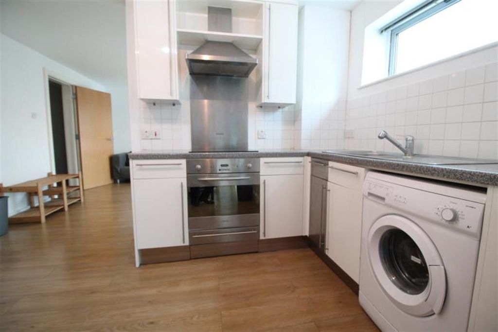 Property photo 3 of 8 Kitchen