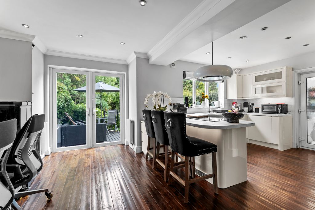 Property photo 3 of 19 Kitchen Dining