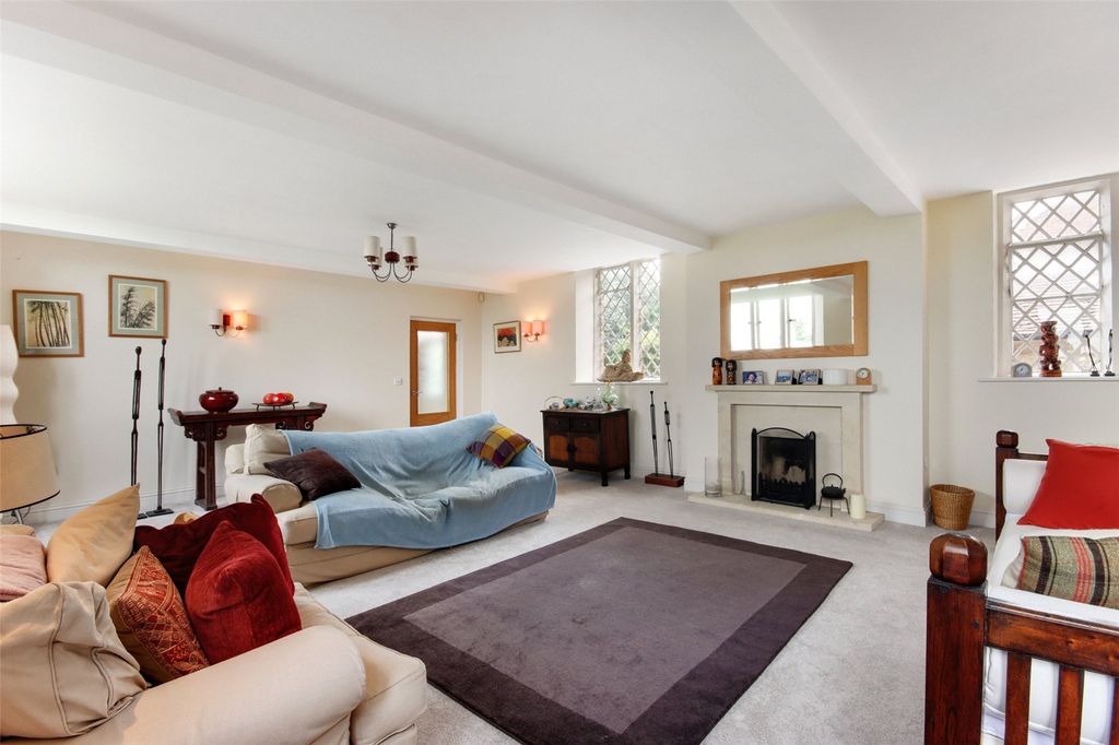 Property photo 3 of 16 Sitting Room