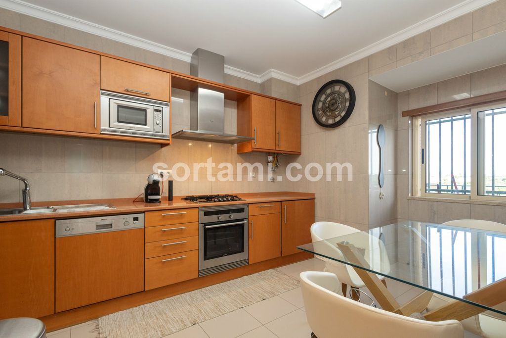 Property photo 3 of 38