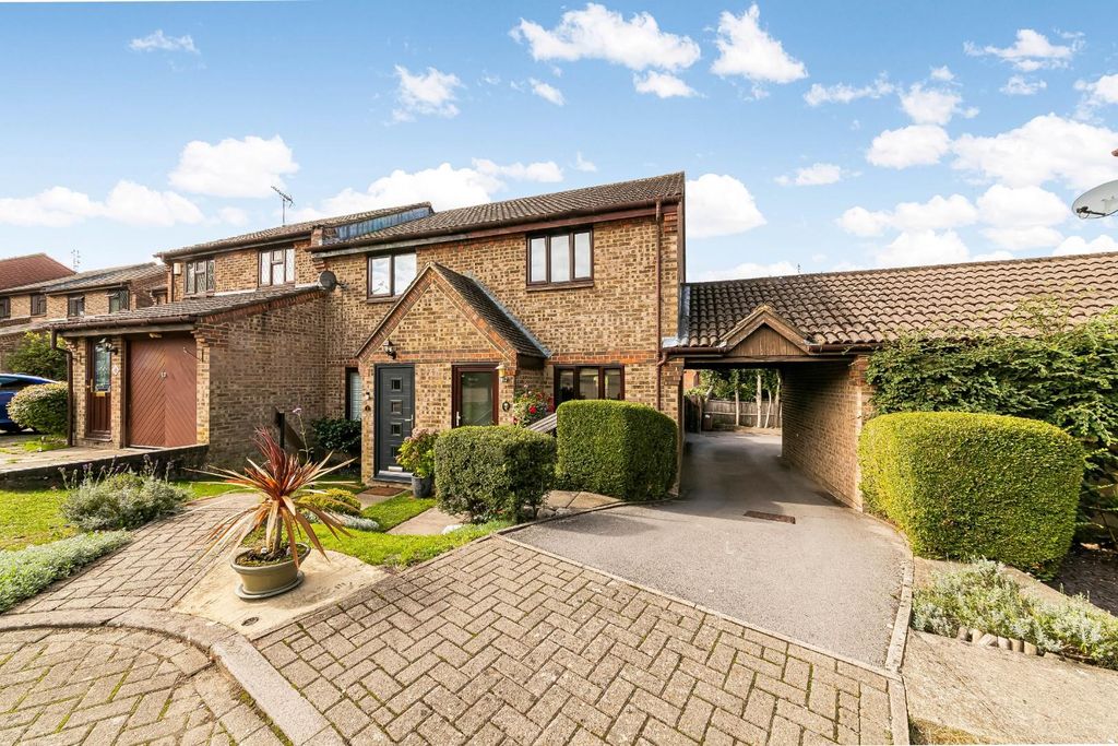 Property photo 1 of 16 Morston Close