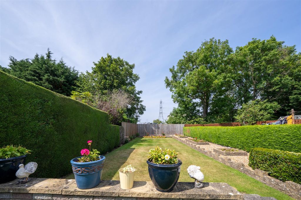 Property photo 2 of 19 37_Corslet_Road-16.Jpg