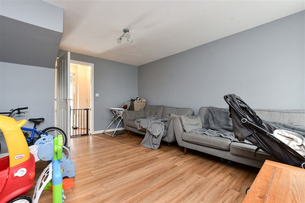 Property photo 3 of 10 Lounge