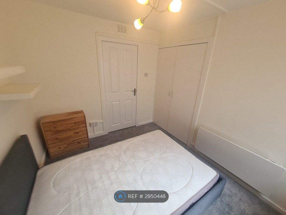 Property photo 3 of 10 Bedroom 2 Photo 2