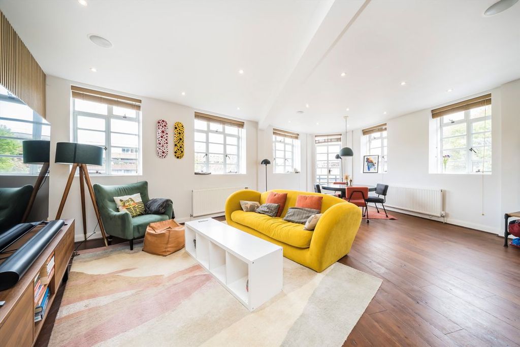 Property photo 2 of 8