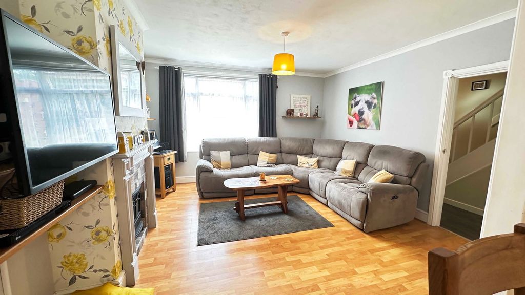 Property photo 2 of 23