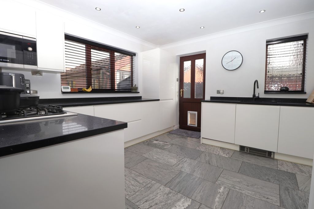 Property photo 2 of 34 Dining Kitchen