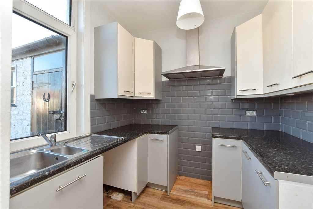 Property photo 2 of 10 Kitchen