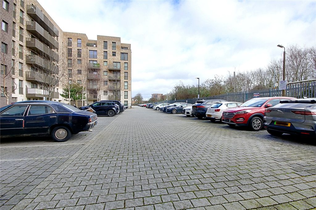 Property photo 2 of 11 Picture No. 13