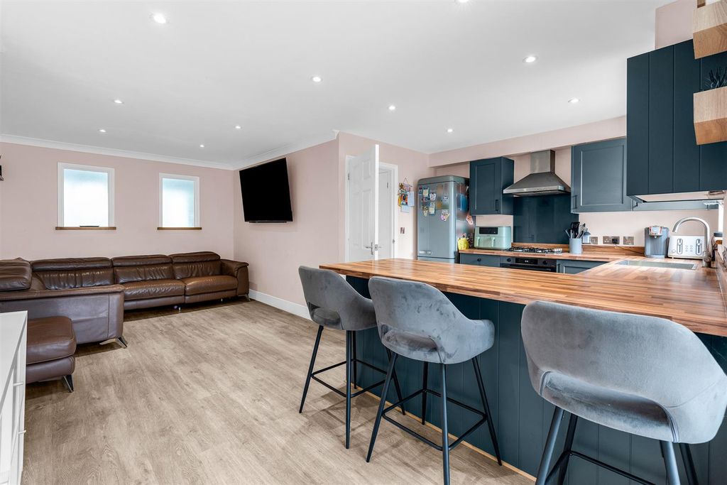 Property photo 3 of 21 Internal-9.Jpg