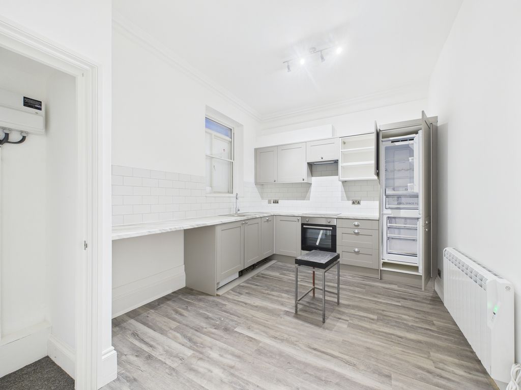 Property photo 2 of 6 Cam04693G0-Pr0034-Still005