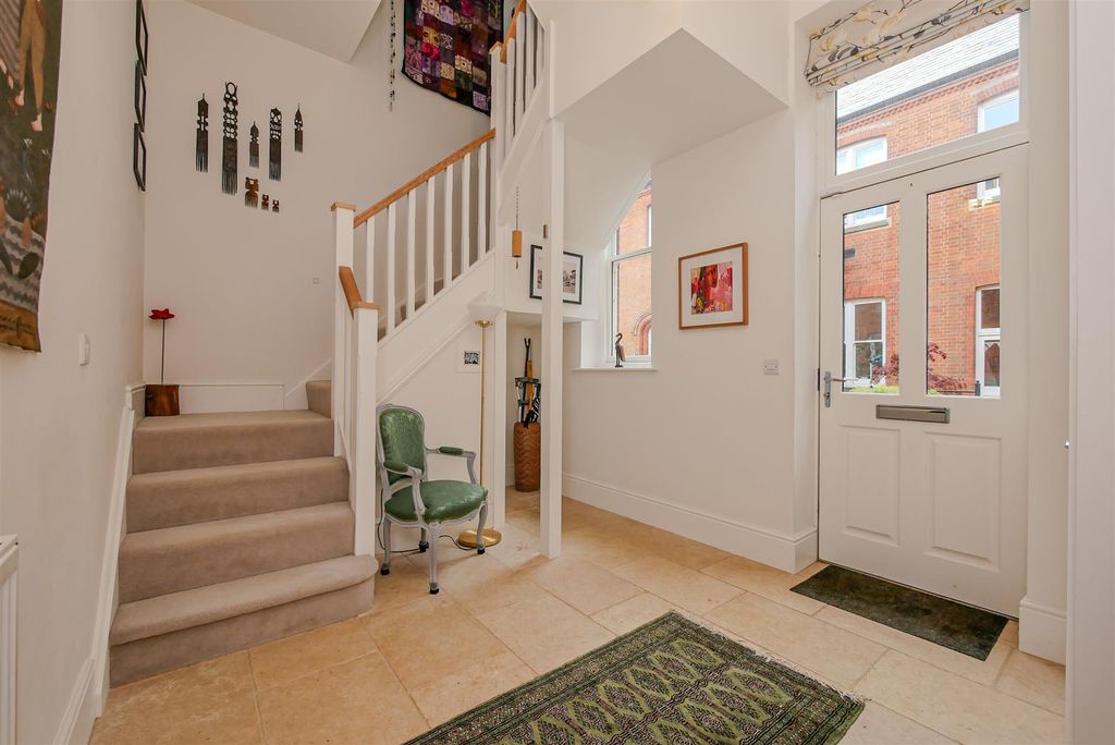 Property photo 2 of 23 Entrance Hall