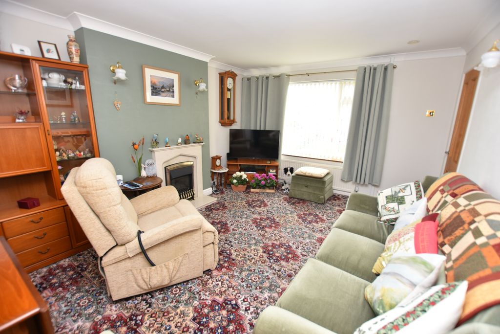Property photo 2 of 20