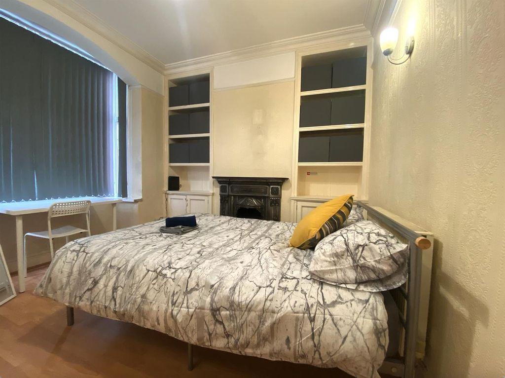 Property photo 2 of 23