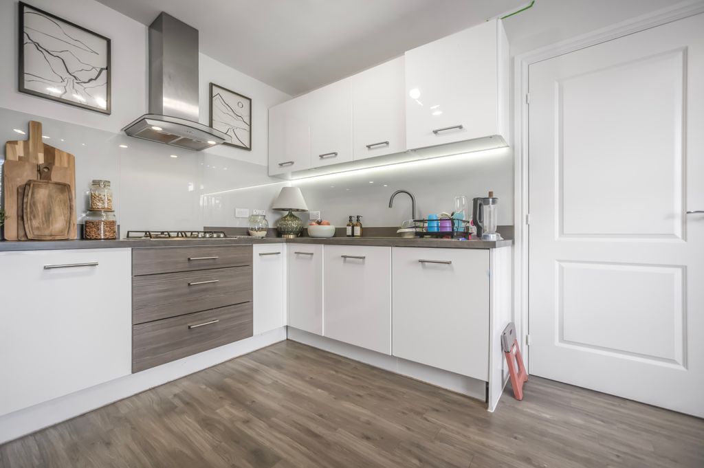 Property photo 2 of 19 Kitchen