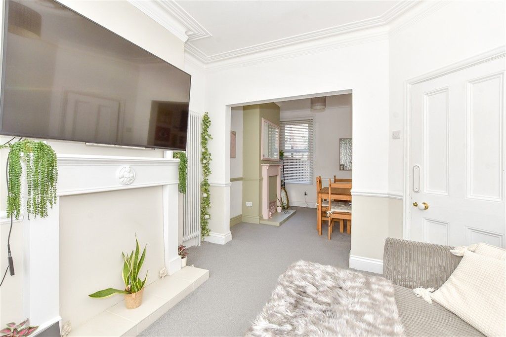 Property photo 1 of 11 Lounge
