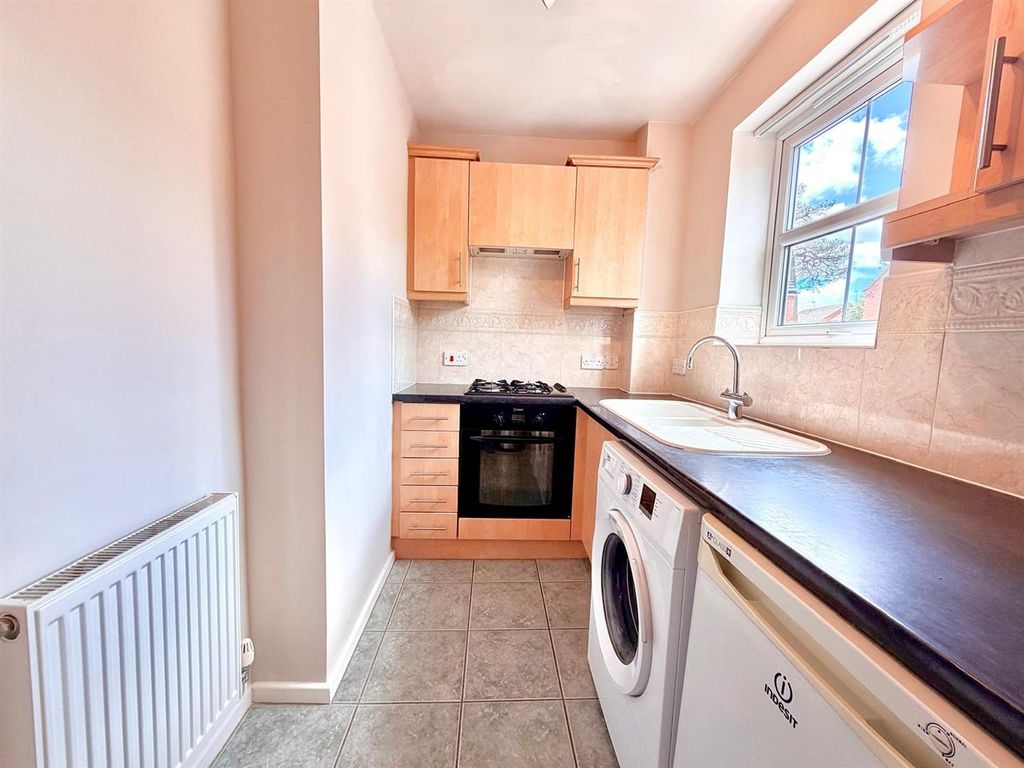 Property photo 1 of 6 Kitchen