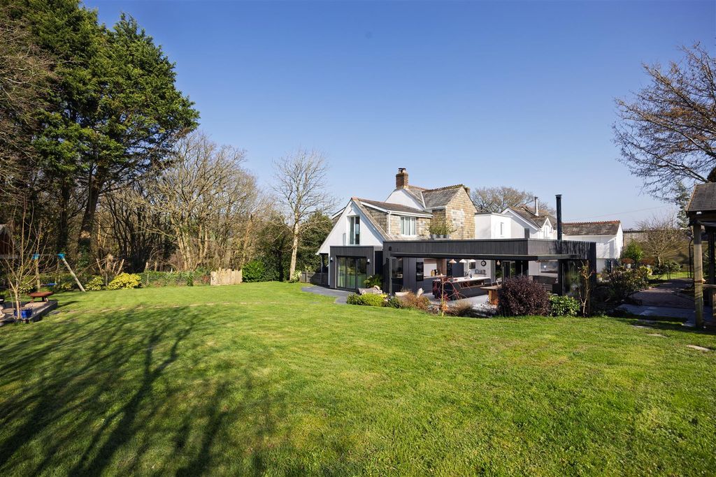 Property photo 1 of 57 Tregarthen_013.Jpg