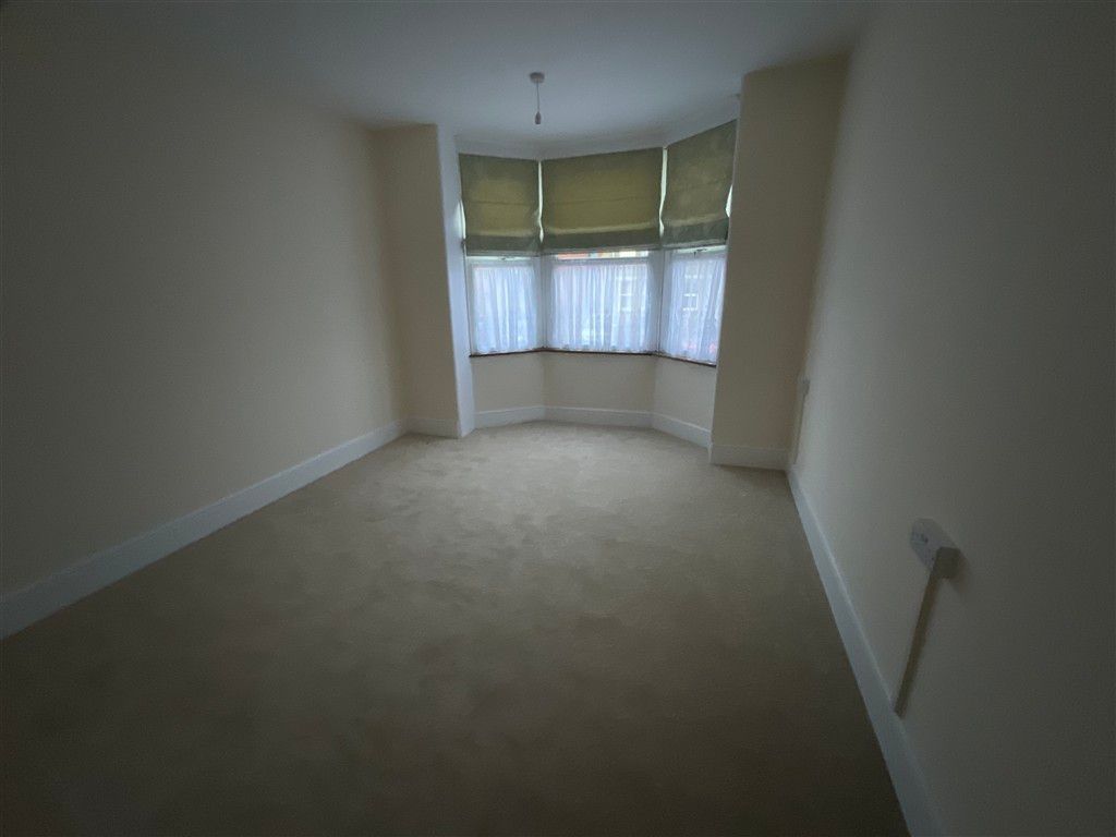 Property photo 3 of 10 Lounge