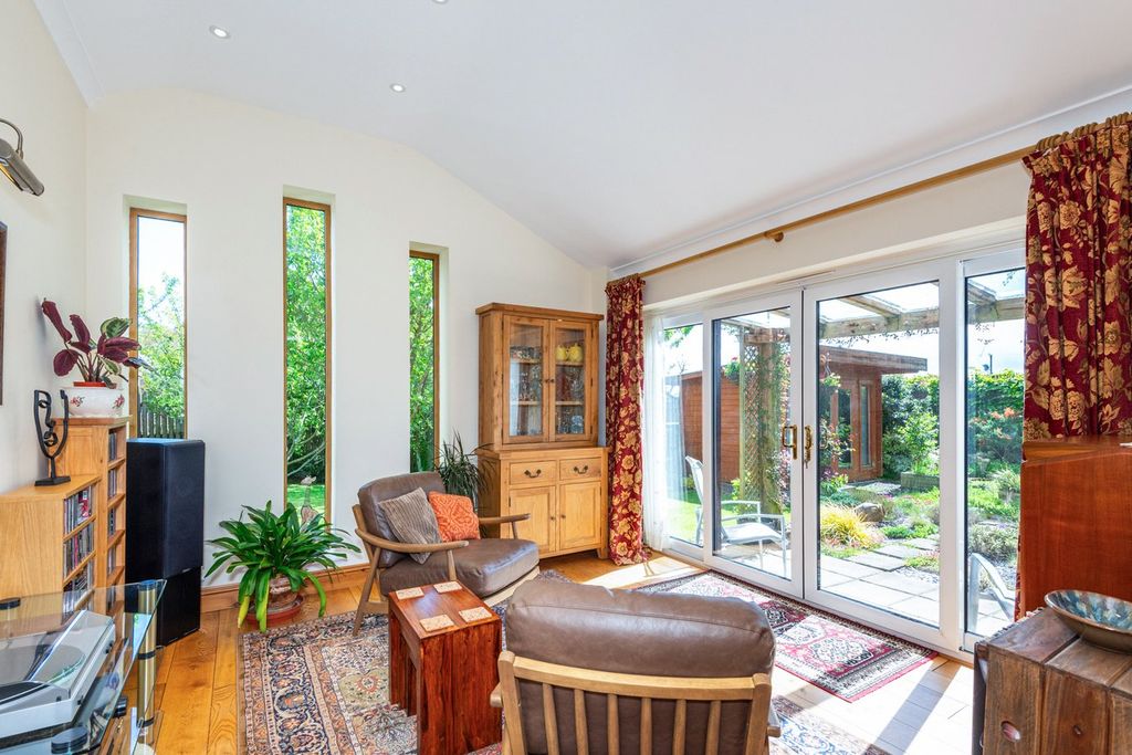 Property photo 3 of 33 Sunroom