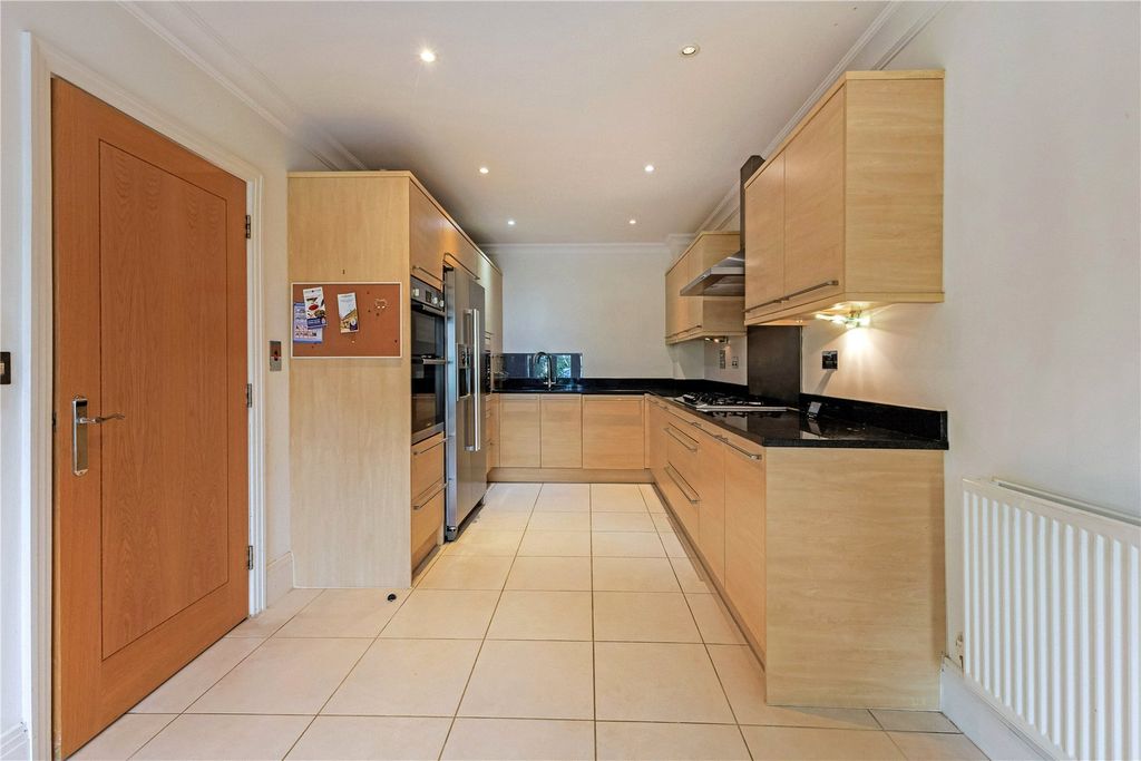 Property photo 2 of 28 Picture No. 19