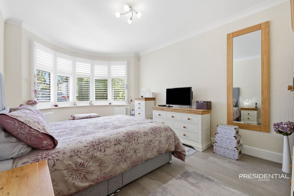 Property photo 3 of 37