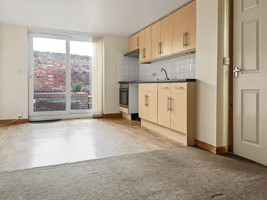 Property photo 3 of 6 Kitchen