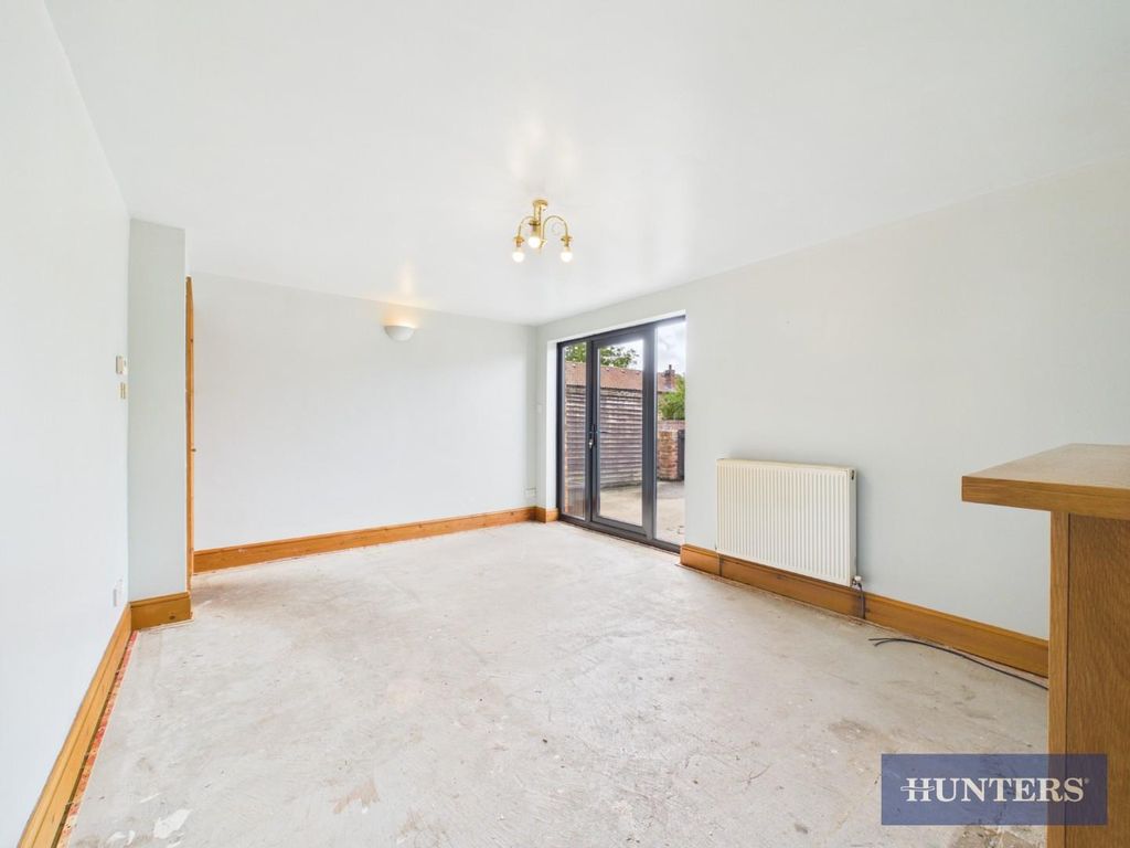 Property photo 3 of 18 Living Room