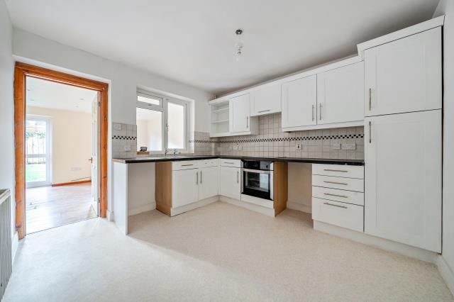 Property photo 2 of 19 Kitchen