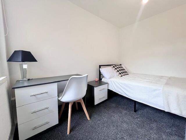 Property photo 3 of 9 Bright And Tidy Single Bedroom Featuring A Comfort...