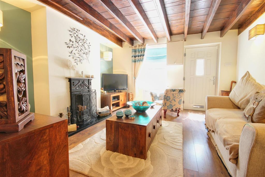 Property photo 3 of 17 Sitting Room