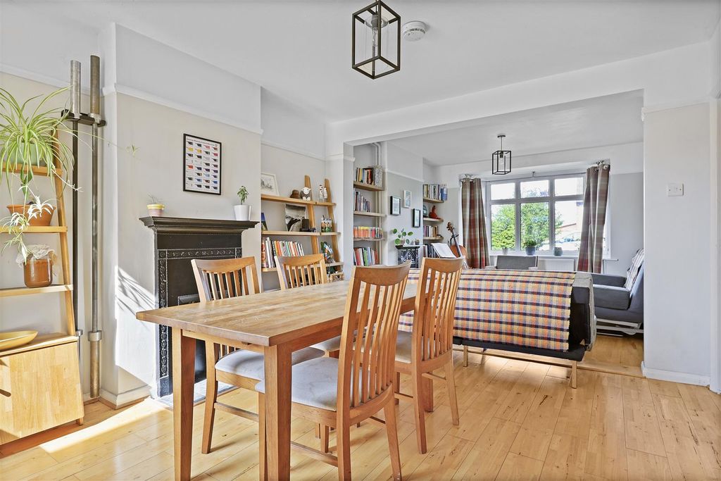 Property photo 3 of 18