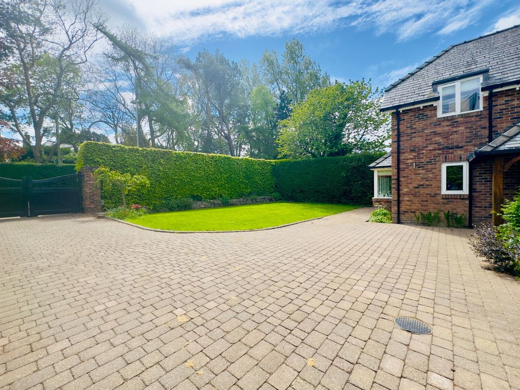 Property photo 2 of 77