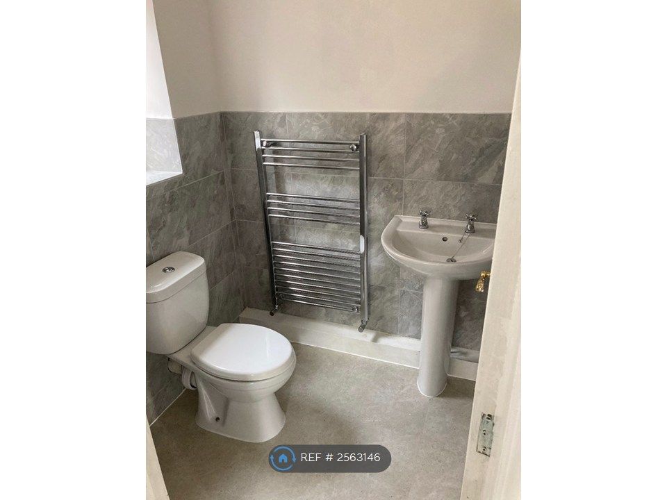 Property photo 2 of 35