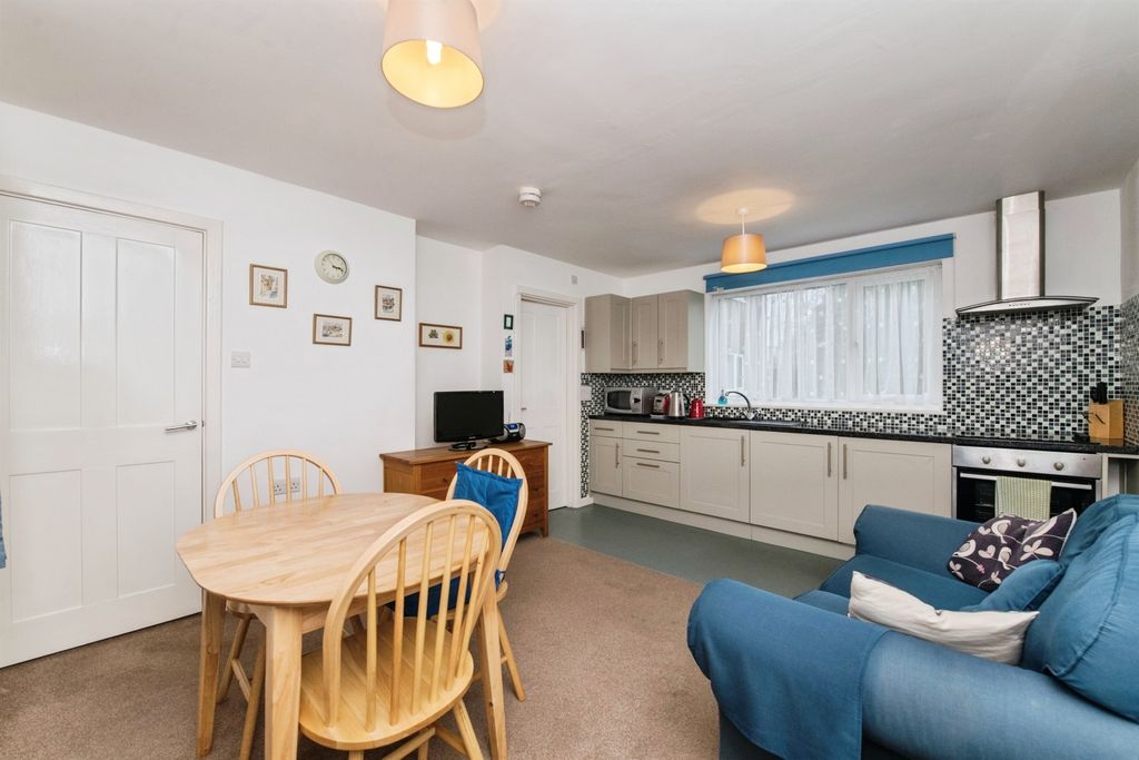 Property photo 3 of 13