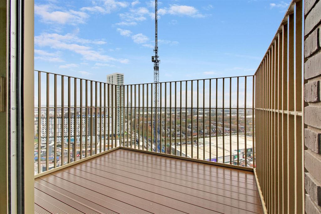 Property photo 3 of 12 Wayne & Silver