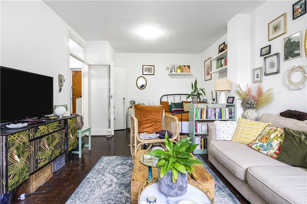 Property photo 2 of 14 Studio