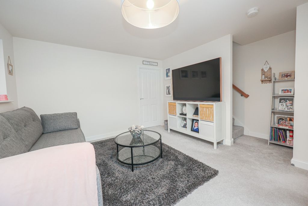 Property photo 2 of 21 4509772