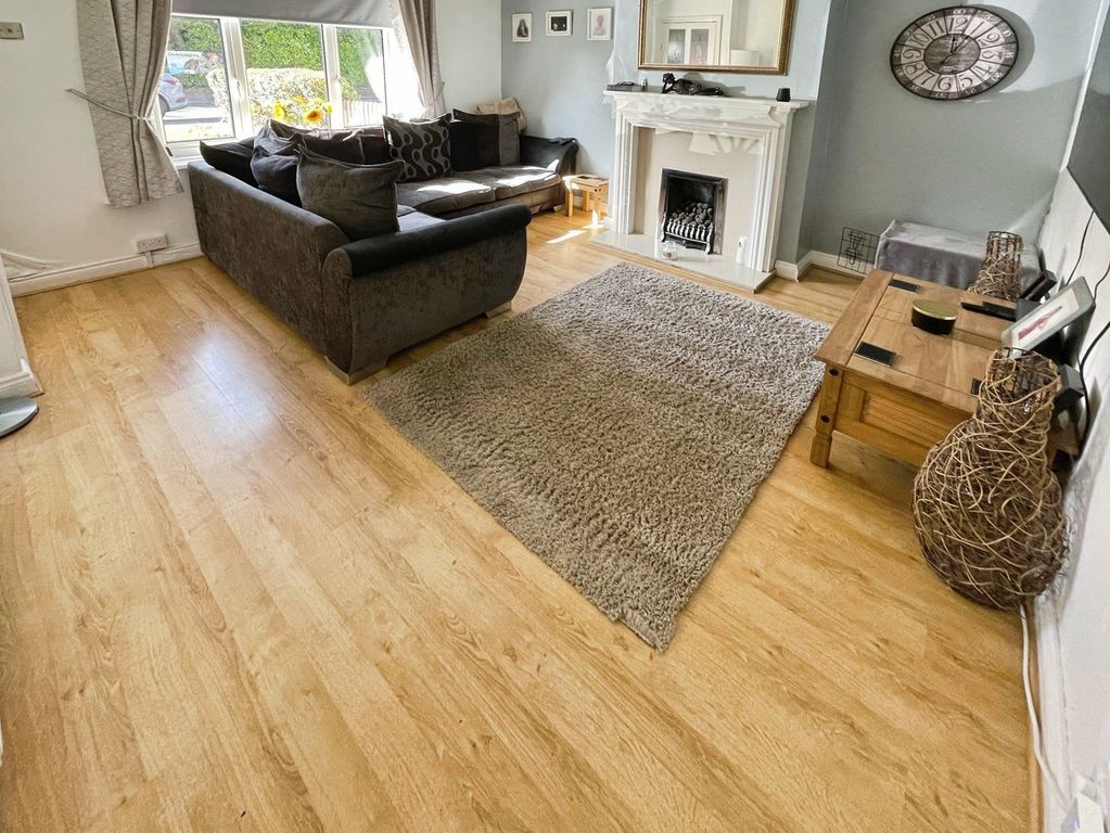 Property photo 3 of 11 Lounge